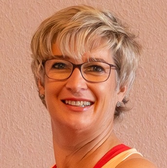 1fach Yoga | 1fach Gesund - Team - Inhaberin Silke Wagner Portraitfoto