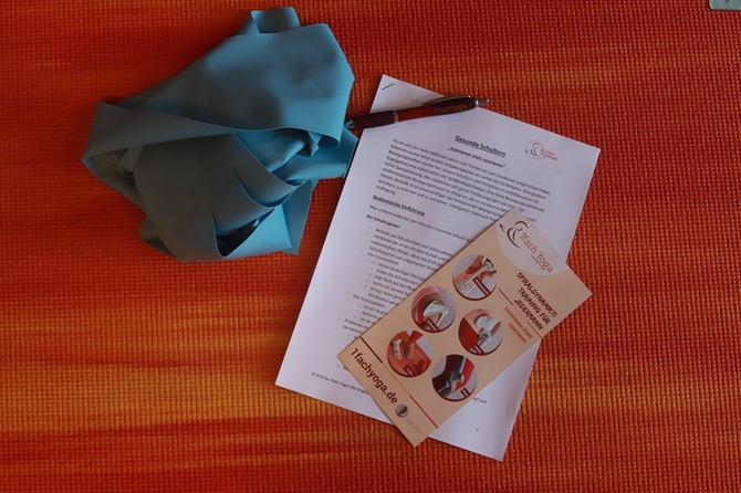 1fach Yoga | 1fach Gesund - Spiraldynamik Workshops - Flyer und Handout Gesunde Schulter, Theraband