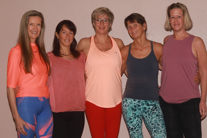 1fach Yoga | 1fach Gesund - Team - Inhaberin Silke Wagner mit ihrem Yogalehrerinnen Team