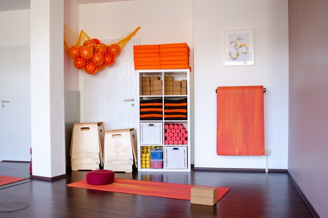 1fach Yoga | 1fach Gesund - Studio in 64572 Büttelborn - Yogaraum Accessoires